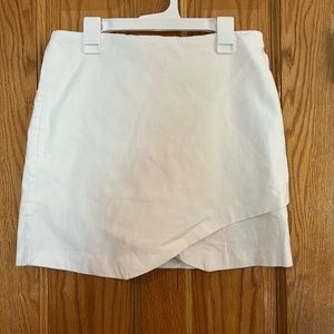 Versona white skort